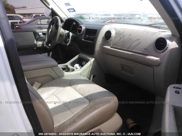 1FMRU17W13LC04994 - 2003 FORD EXPEDITION EDDIE BAUER WHITE photo 5