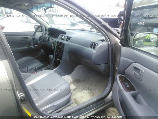 4T1BF28K8YU104230 - 2000 TOYOTA CAMRY LE/XLE 灰色 照片 5