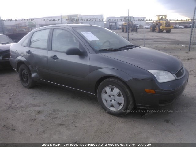 1FAHP34NX7W216859 - 2007 FORD FOCUS ZX4/S/SE/SES GRAY photo 1