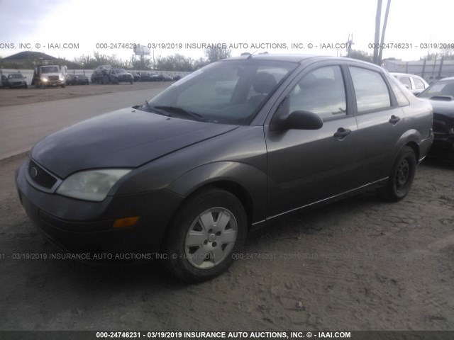 1FAHP34NX7W216859 - 2007 FORD FOCUS ZX4/S/SE/SES ნაცრისფერი ფოტო 2