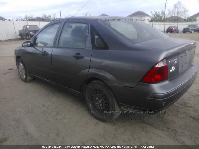 1FAHP34NX7W216859 - 2007 FORD FOCUS ZX4/S/SE/SES GRAY photo 3