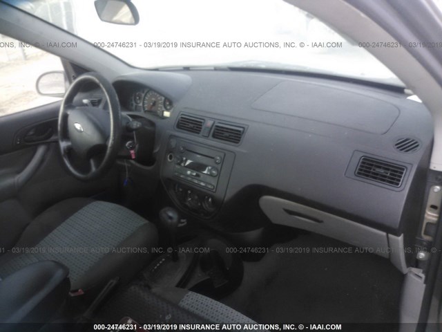 1FAHP34NX7W216859 - 2007 FORD FOCUS ZX4/S/SE/SES ნაცრისფერი ფოტო 5