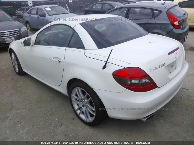 WDBWK54F39F192474 - 2009 MERCEDES-BENZ SLK 300 WHITE photo 3