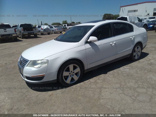 WVWAK73C88P090028 - 2008 VOLKSWAGEN PASSAT WHITE photo 2