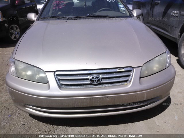 JT2BG22K710544939 - 2001 TOYOTA CAMRY CE/LE/XLE 金色 照片 6