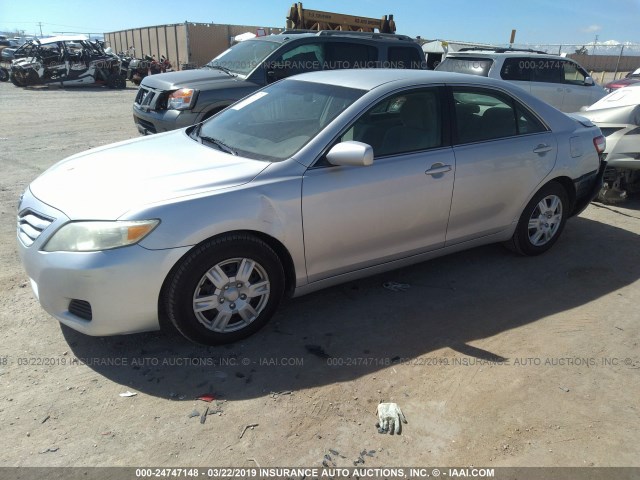 4T1BF3EK1BU126832 - 2011 TOYOTA CAMRY SE/LE/XLE SILVER photo 2