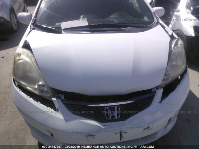 JHMGE88679S040115 - 2009 HONDA FIT SPORT WHITE photo 6