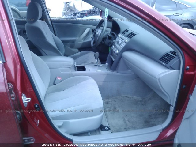 4T1BF3EKXBU160879 - 2011 TOYOTA CAMRY SE/LE/XLE RED photo 5