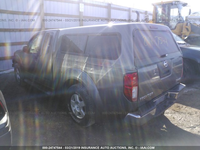 1N6AD06WX5C430240 - 2005 NISSAN FRONTIER KING CAB LE/SE/OFF ROAD GRAY photo 3