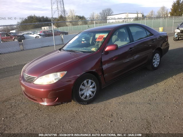 4T1BE32K15U083847 - 2005 TOYOTA CAMRY LE/XLE/SE RED photo 2