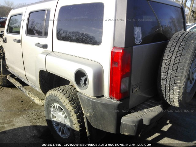 5GTEN13E388114620 - 2008 HUMMER H3 SILVER photo 3