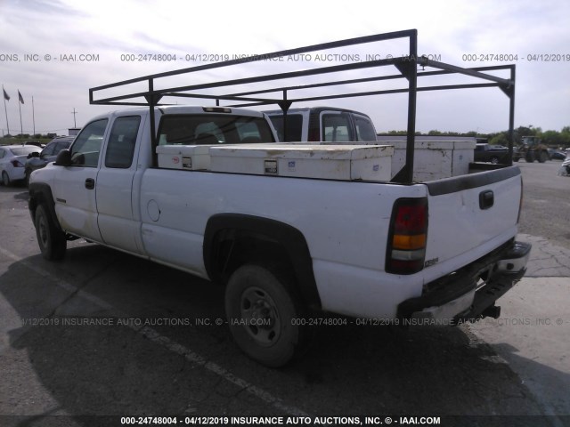 1GCHC29U12E238697 - 2002 CHEVROLET SILVERADO C2500 HEAVY DUTY WHITE photo 3