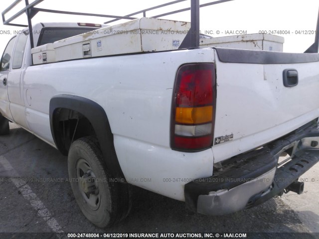 1GCHC29U12E238697 - 2002 CHEVROLET SILVERADO C2500 HEAVY DUTY WHITE photo 6