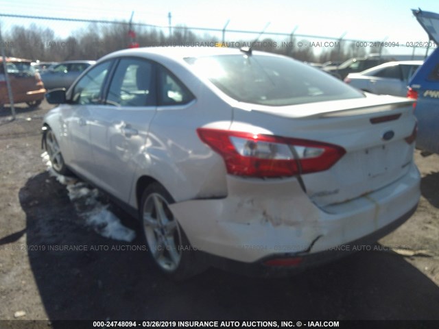 1FAHP3J25CL271869 - 2012 FORD FOCUS TITANIUM WHITE photo 3