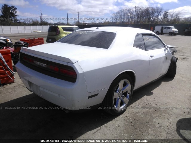 2C3CDYAG7DH675992 - 2013 DODGE CHALLENGER SXT WHITE photo 4