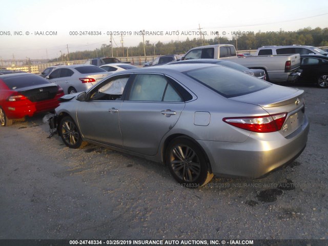 4T1BF1FK1GU124010 - 2016 TOYOTA CAMRY LE/XLE/SE/XSE SILVER photo 3