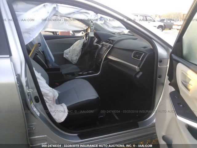 4T1BF1FK1GU124010 - 2016 TOYOTA CAMRY LE/XLE/SE/XSE SILVER photo 5
