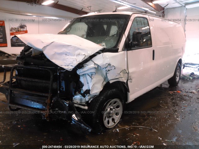 1GCSHAF45D1169660 - 2013 CHEVROLET EXPRESS G1500  WHITE photo 2