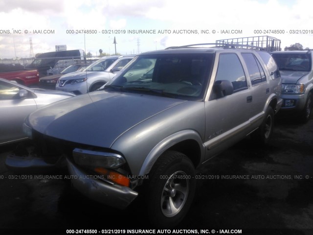 1GNCS13W92K137692 - 2002 CHEVROLET BLAZER BROWN photo 2