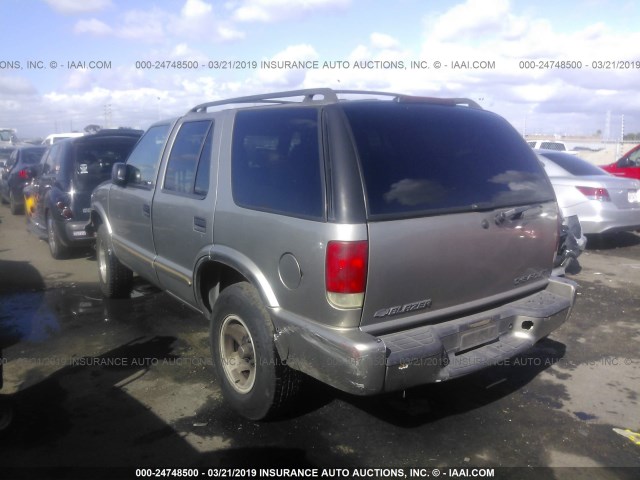 1GNCS13W92K137692 - 2002 CHEVROLET BLAZER BROWN photo 3