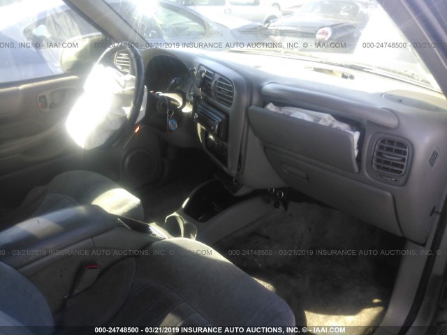 1GNCS13W92K137692 - 2002 CHEVROLET BLAZER BROWN photo 5