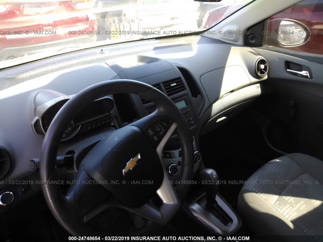 1G1JA6SH4D4151583 - 2013 CHEVROLET SONIC LS RED photo 5