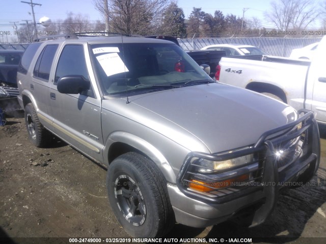 1GNDT13W02K183526 - 2002 CHEVROLET BLAZER GRAY photo 1