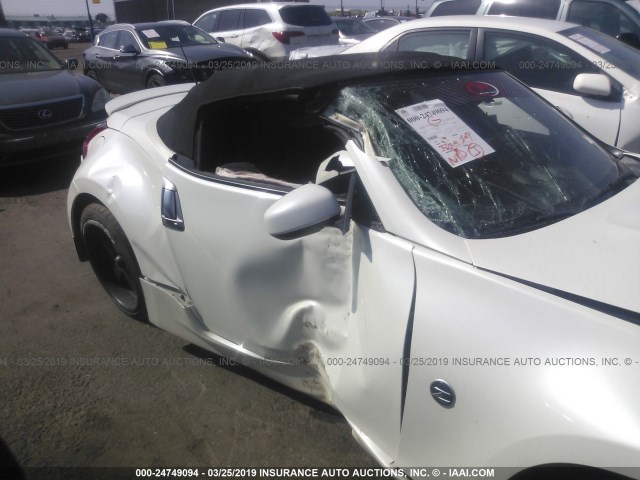 JN1AZ4FH8AM303927 - 2010 NISSAN 370Z WHITE photo 6