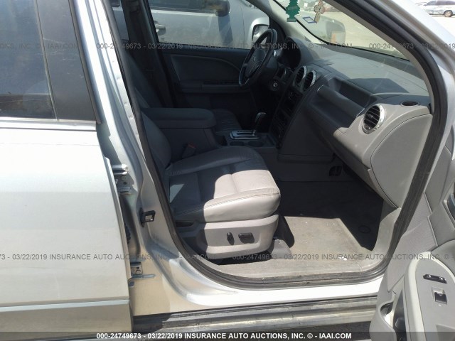 1FMZK02115GA33512 - 2005 FORD FREESTYLE SEL SILVER photo 5