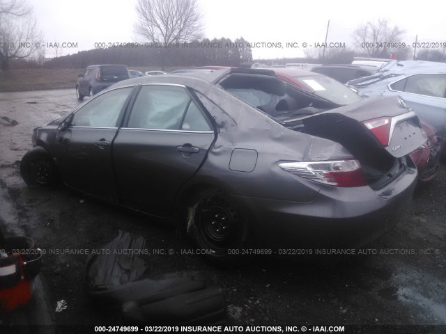 4T4BF1FK8FR458751 - 2015 TOYOTA CAMRY LE/XLE/SE/XSE GRAY photo 3