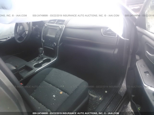 4T4BF1FK8FR458751 - 2015 TOYOTA CAMRY LE/XLE/SE/XSE GRAY photo 5