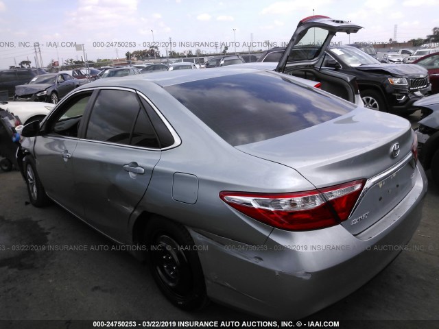 4T4BF1FK7GR558454 - 2016 TOYOTA CAMRY LE/XLE/SE/XSE SILVER photo 3