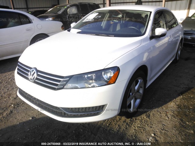 1VWBS7A35EC081195 - 2014 VOLKSWAGEN PASSAT SE WHITE photo 2