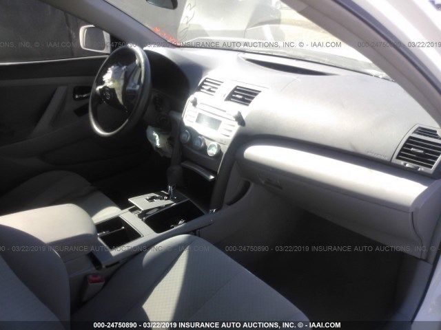 4T4BE46K78R040558 - 2008 TOYOTA CAMRY CE/LE/XLE/SE WHITE photo 5