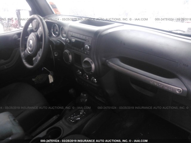 1C4AJWAG7GL112285 - 2016 JEEP WRANGLER SPORT BLACK photo 5