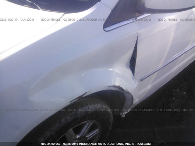 2A8HR54139R683591 - 2009 CHRYSLER TOWN & COUNTRY TOURING WHITE photo 6