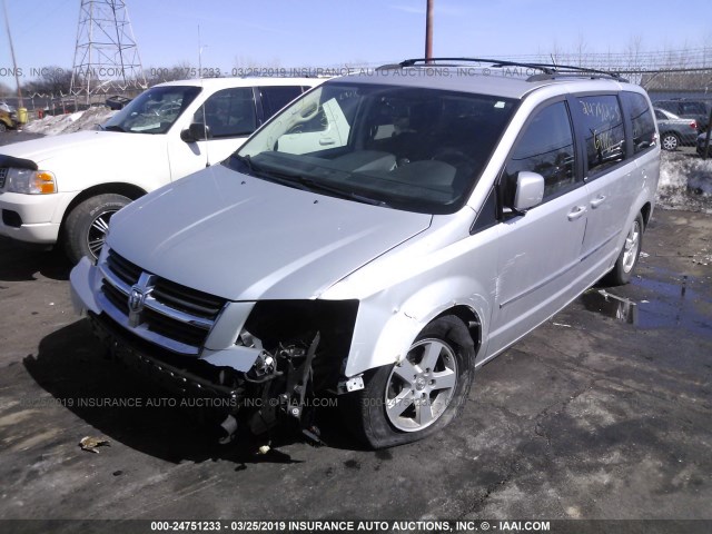 2D4RN5D15AR317081 - 2010 DODGE GRAND CARAVAN SXT SILVER photo 2