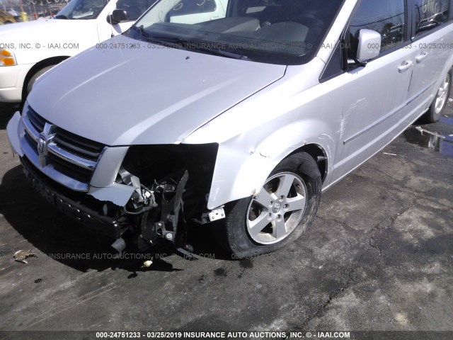 2D4RN5D15AR317081 - 2010 DODGE GRAND CARAVAN SXT SILVER photo 6