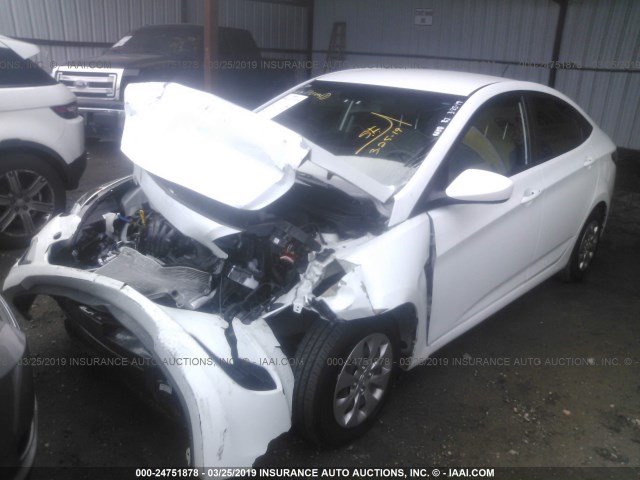KMHCT4AE2GU140376 - 2016 HYUNDAI ACCENT SE WHITE photo 2
