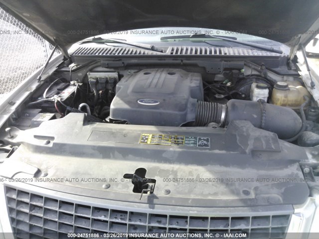 1FMRU15W44LA55002 - 2004 FORD EXPEDITION XLT SILVER photo 10