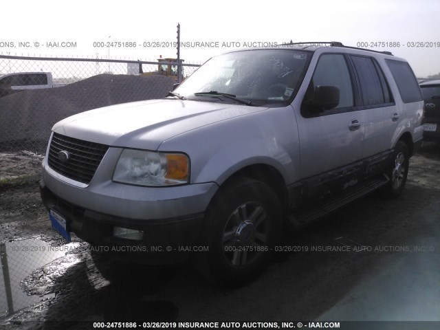 1FMRU15W44LA55002 - 2004 FORD EXPEDITION XLT SILVER photo 2