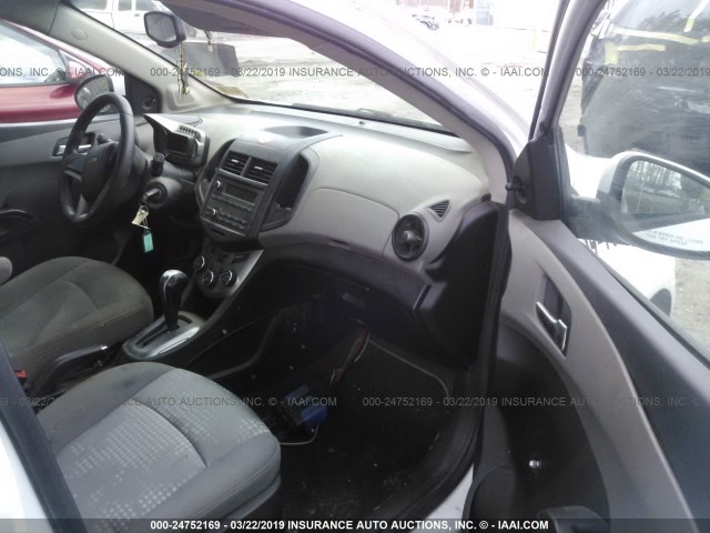 1G1JA6SHXE4127533 - 2014 CHEVROLET SONIC LS 白色 照片 5