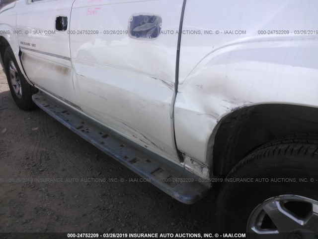 3GYEK63N33G299293 - 2003 CADILLAC ESCALADE EXT WHITE photo 6