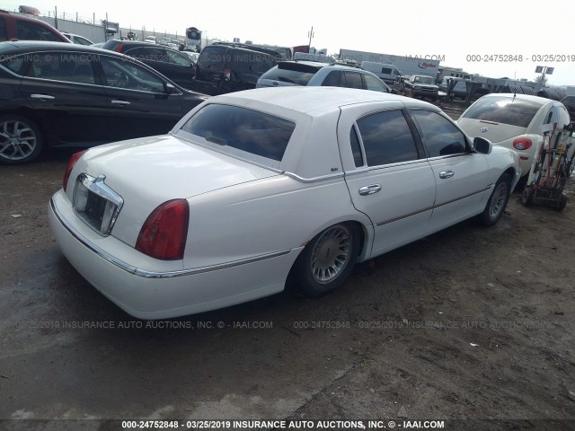 1LNFM83W8WY729981 - 1998 LINCOLN TOWN CAR CARTIER WHITE photo 4