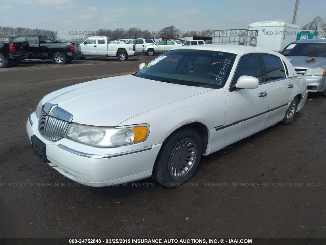 1LNFM83W8WY729981 - 1998 LINCOLN TOWN CAR CARTIER WHITE photo 6