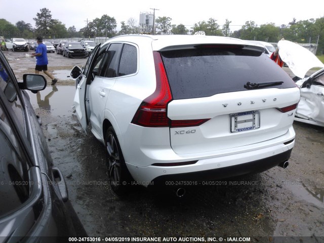 YV4A22RK8J1012839 - 2018 VOLVO XC60 T6/MOMENTUM WHITE photo 3