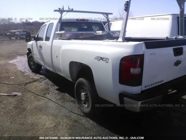 1GCHK29K07E536974 - 2007 CHEVROLET SILVERADO K2500 HEAVY DUTY WHITE photo 3