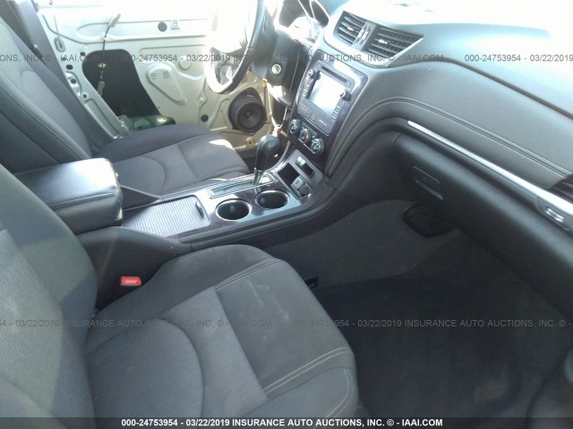 1GNKVGKD3HJ111545 - 2017 CHEVROLET TRAVERSE LT SILVER photo 5