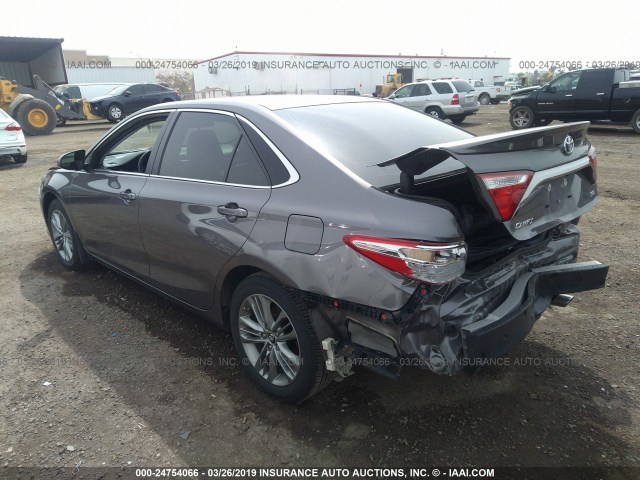 4T1BF1FK8FU018376 - 2015 TOYOTA CAMRY LE/XLE/SE/XSE GRAY photo 3