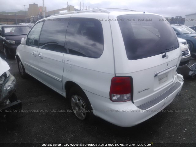 KNDUP131226298882 - 2002 KIA SEDONA EX/LX WHITE photo 3